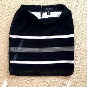 White House Black market double zero white and black skirt